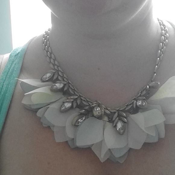 Stella & Dot Statement Necklace - Picture 2 of 4